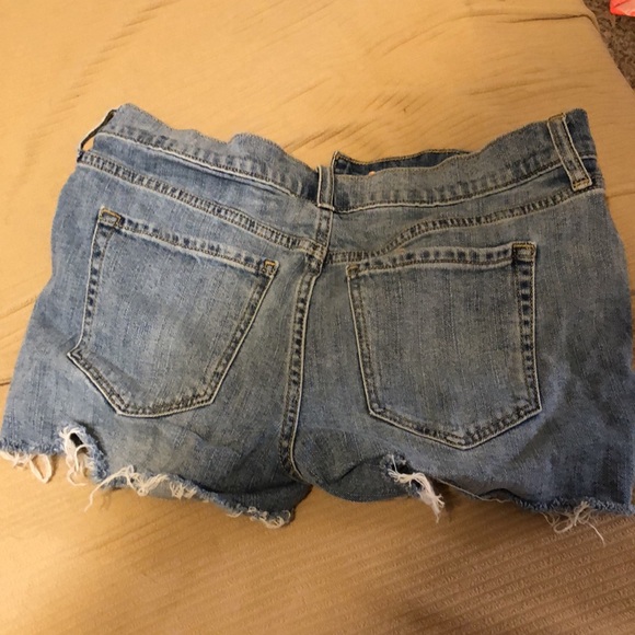 Old Navy jean shorts. Boyfriend style - Picture 4 of 4